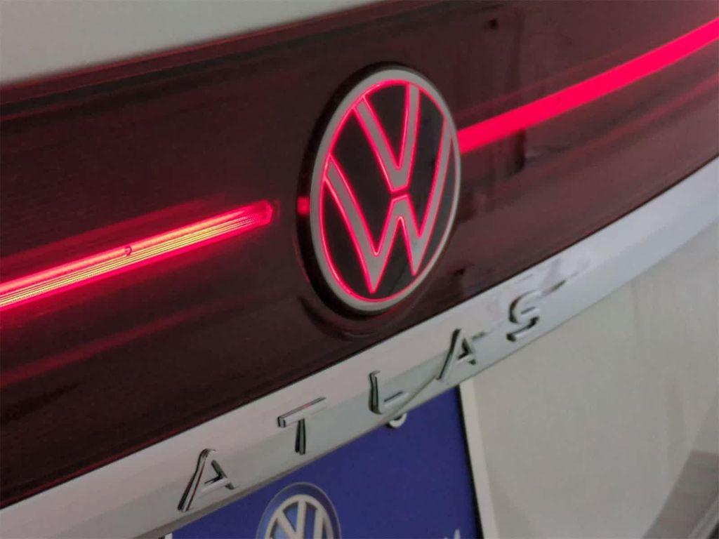 new 2025 Volkswagen Atlas car, priced at $58,134