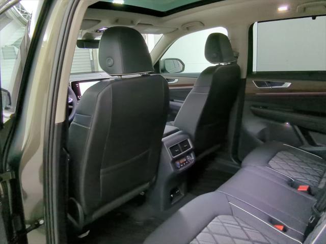 new 2025 Volkswagen Atlas car, priced at $56,984