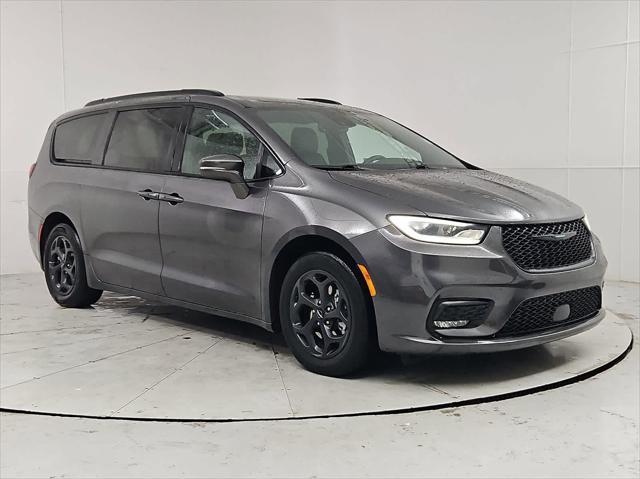 used 2021 Chrysler Pacifica Hybrid car, priced at $27,885