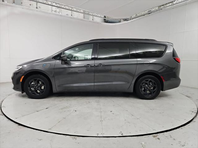 used 2021 Chrysler Pacifica Hybrid car, priced at $27,885