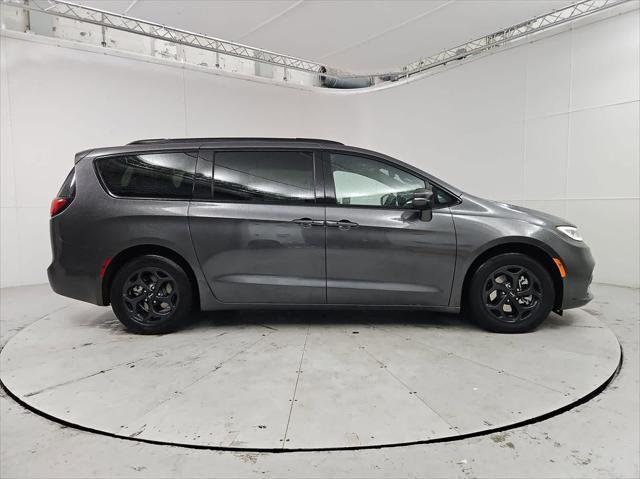 used 2021 Chrysler Pacifica Hybrid car, priced at $27,885