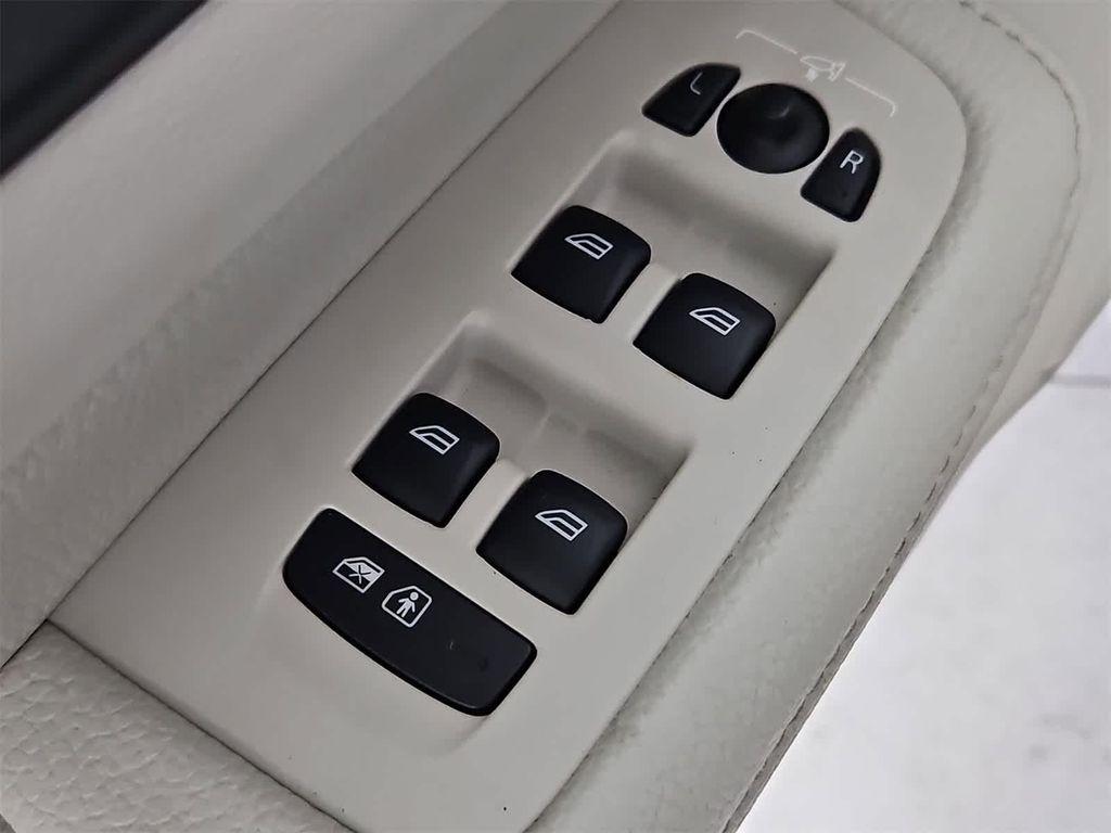 used 2021 Volvo V60 Cross Country car, priced at $24,811