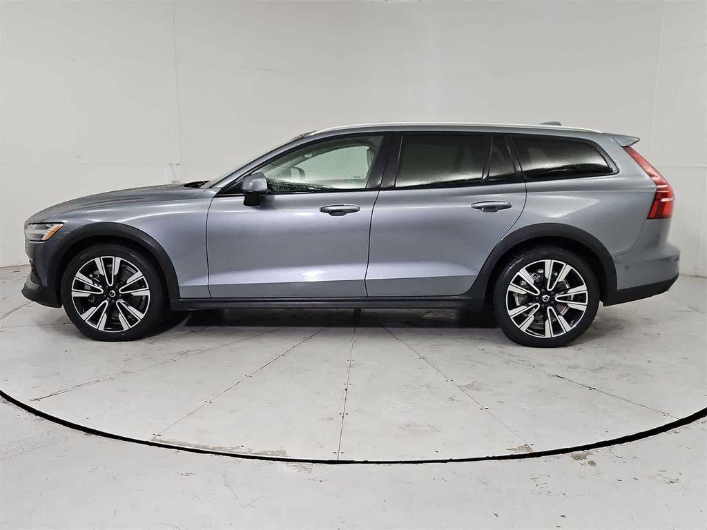 used 2021 Volvo V60 Cross Country car, priced at $24,811