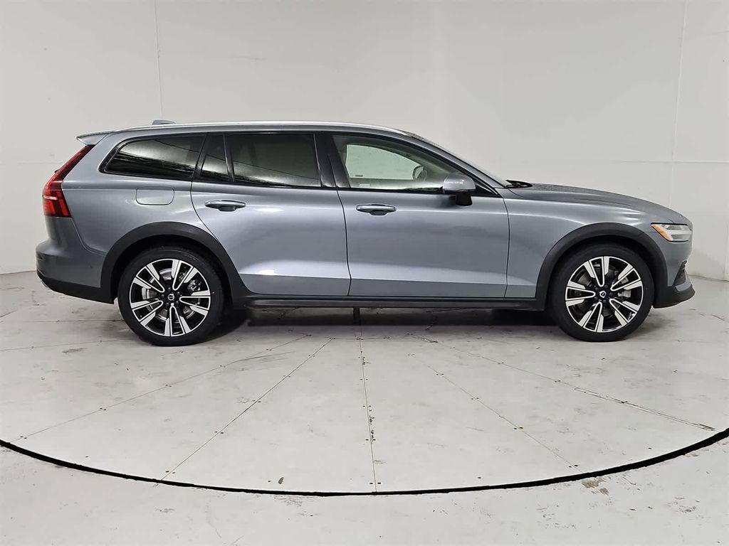 used 2021 Volvo V60 Cross Country car, priced at $24,811