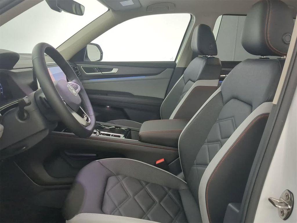 new 2025 Volkswagen Atlas car, priced at $49,354