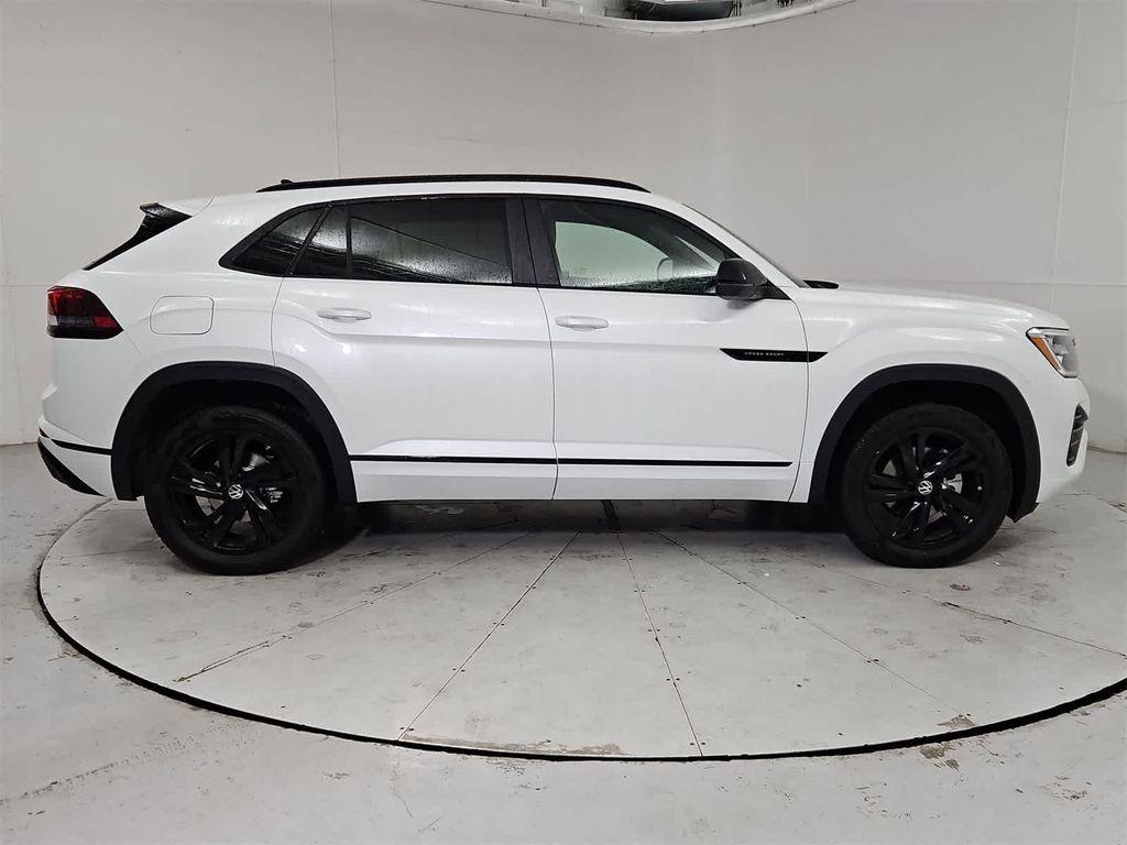 new 2025 Volkswagen Atlas Cross Sport car