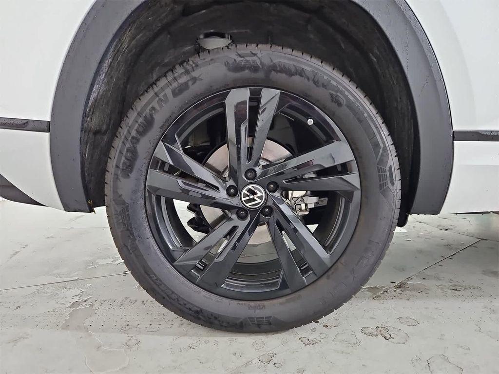 new 2025 Volkswagen Atlas Cross Sport car