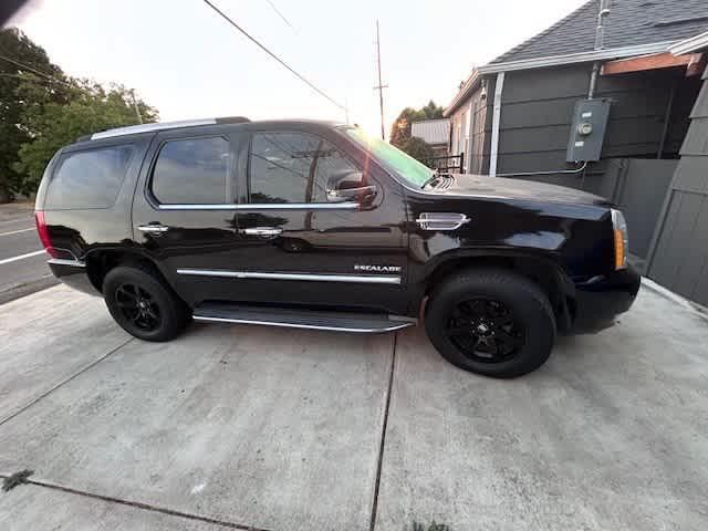 used 2014 Cadillac Escalade car, priced at $17,995