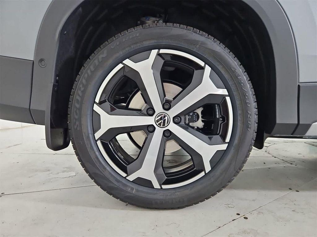 new 2025 Volkswagen Tiguan car, priced at $37,882