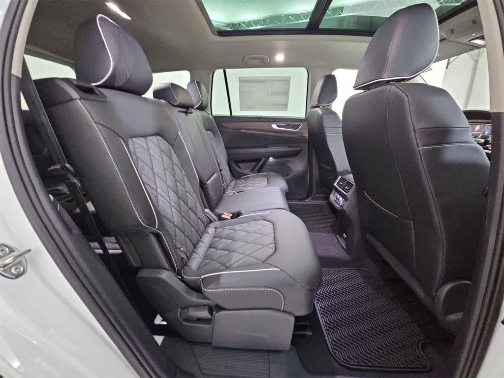 new 2025 Volkswagen Atlas car, priced at $56,994