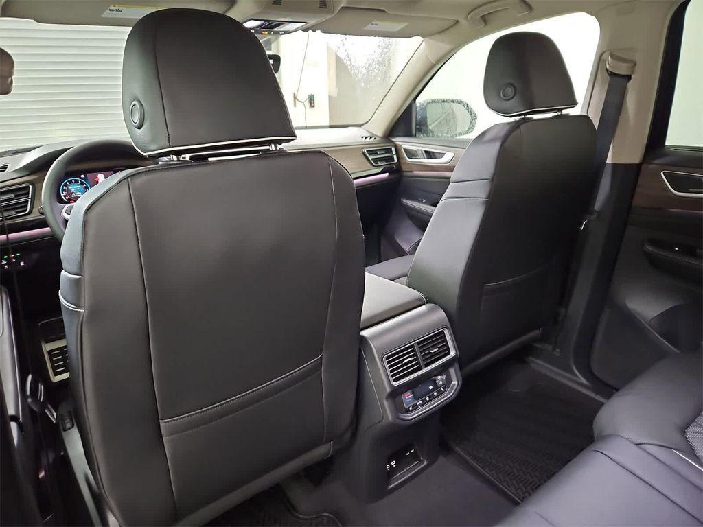 new 2026 Volkswagen Atlas car, priced at $57,654