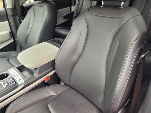 used 2023 Kia Carnival car, priced at $33,842
