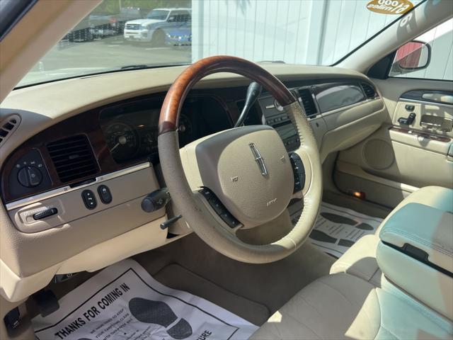 used 2007 Lincoln Town Car car, priced at $12,125