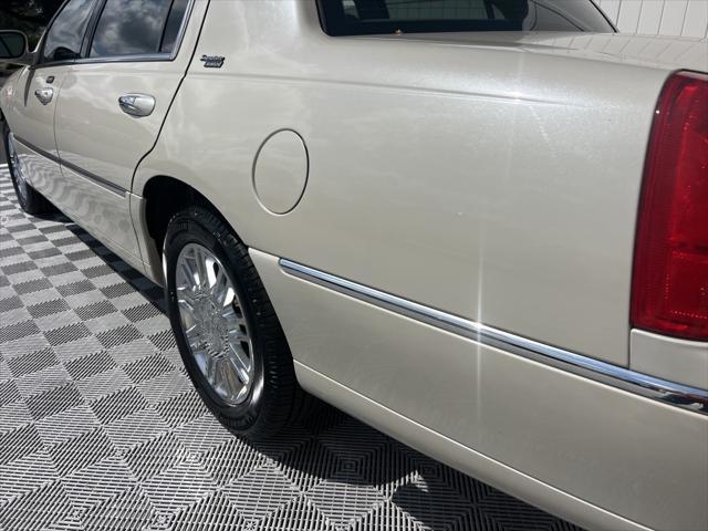 used 2007 Lincoln Town Car car, priced at $12,125