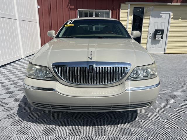 used 2007 Lincoln Town Car car, priced at $12,125