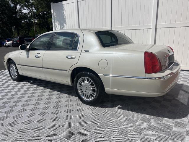 used 2007 Lincoln Town Car car, priced at $12,125