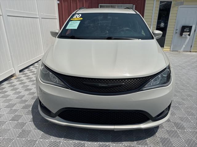 used 2020 Chrysler Pacifica car, priced at $19,995