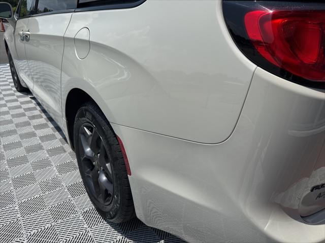 used 2020 Chrysler Pacifica car, priced at $19,995