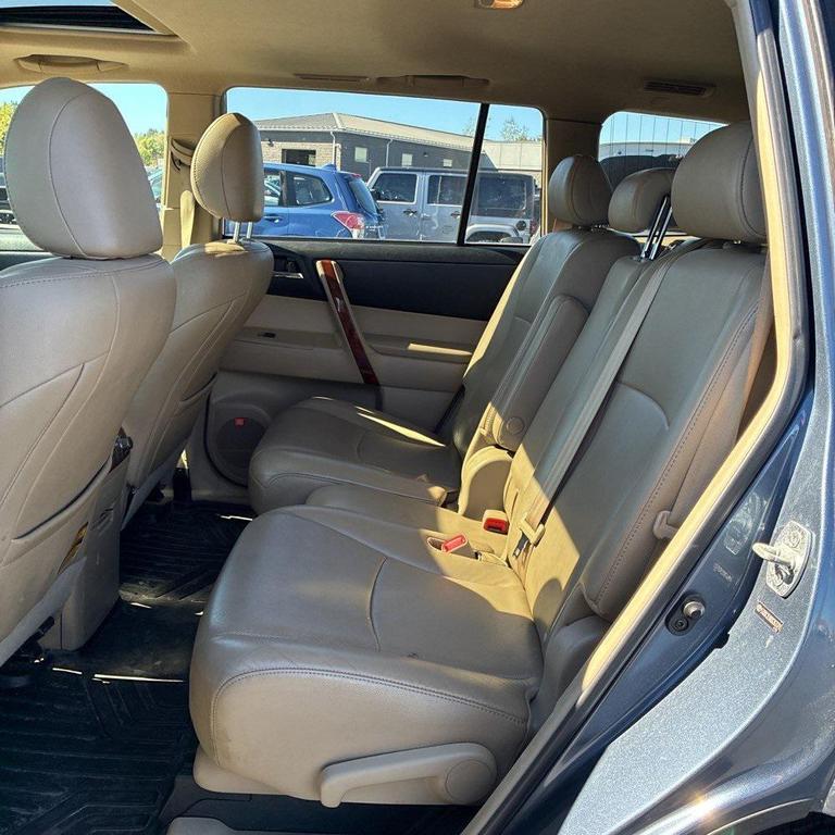 used 2013 Toyota Highlander car, priced at $16,500
