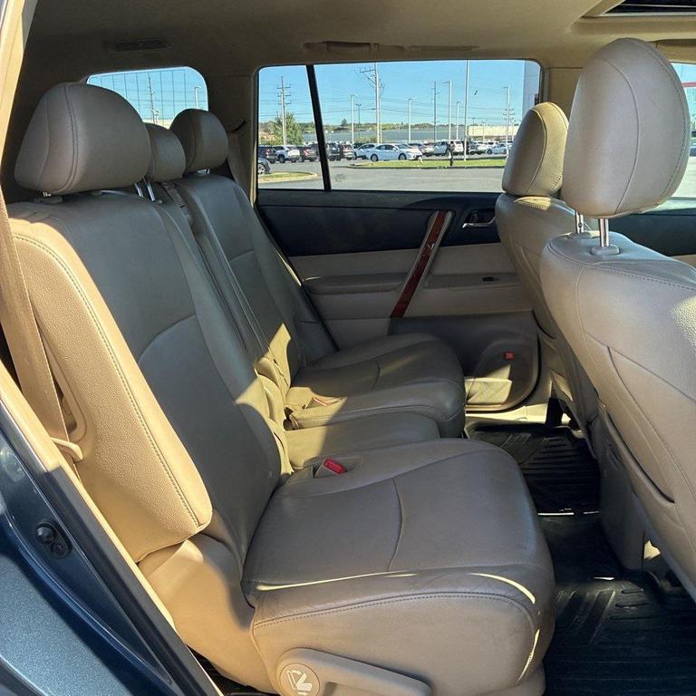 used 2013 Toyota Highlander car, priced at $16,500