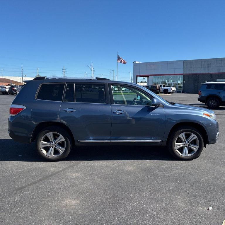used 2013 Toyota Highlander car, priced at $16,500