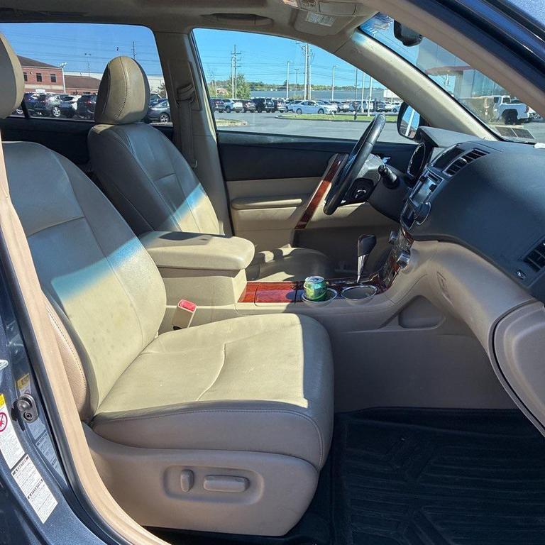 used 2013 Toyota Highlander car, priced at $16,500