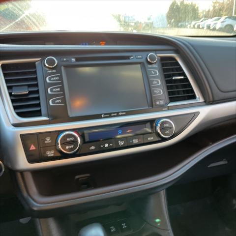 used 2019 Toyota Highlander car, priced at $26,995