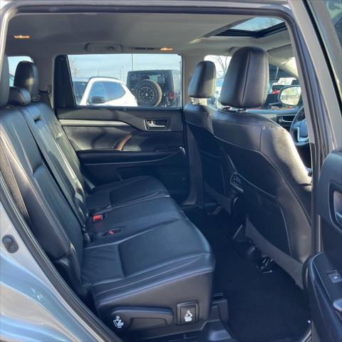 used 2019 Toyota Highlander car, priced at $26,995