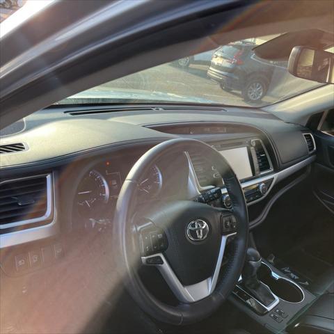 used 2019 Toyota Highlander car, priced at $26,995