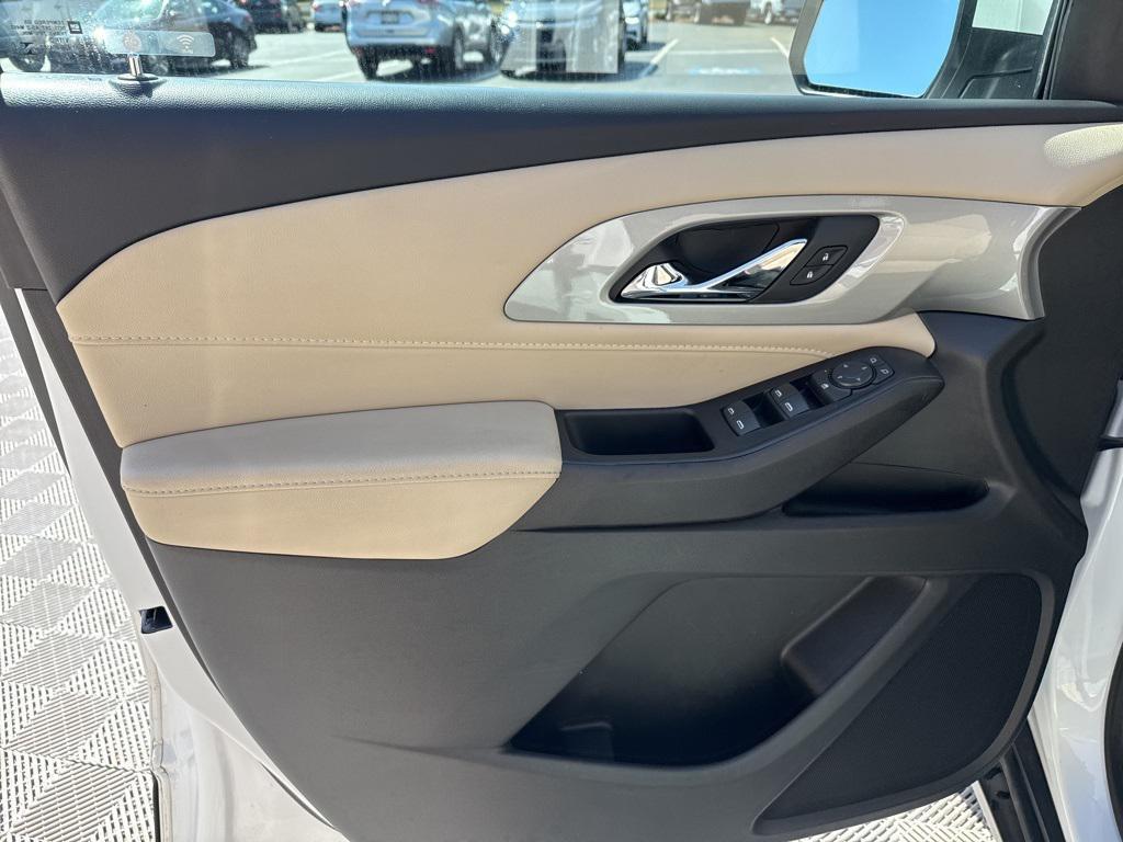used 2022 Chevrolet Traverse car, priced at $18,997