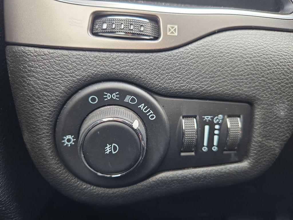 used 2021 Jeep Cherokee car, priced at $21,974