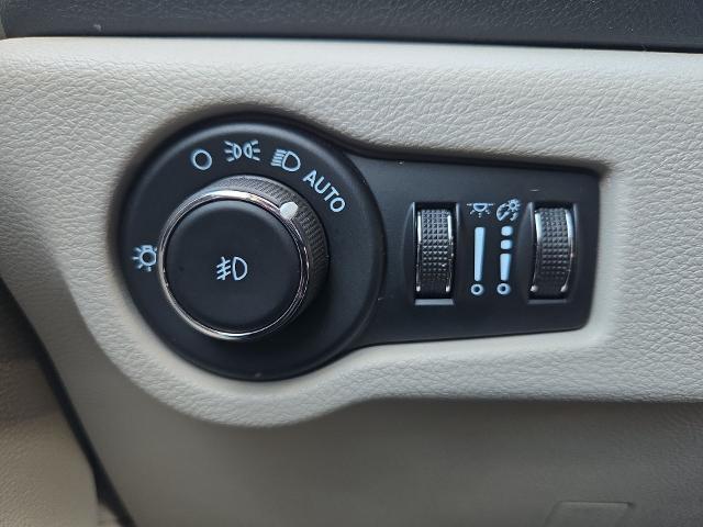 used 2023 Chrysler Pacifica car, priced at $25,981