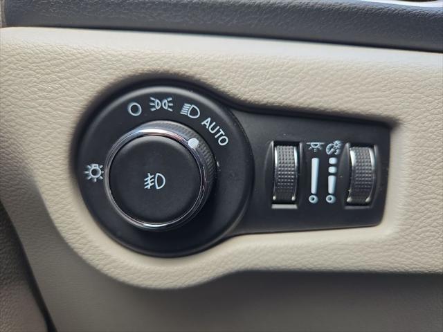 used 2023 Chrysler Pacifica car, priced at $23,701