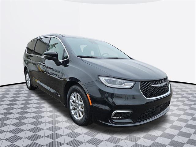 used 2023 Chrysler Pacifica car, priced at $21,500