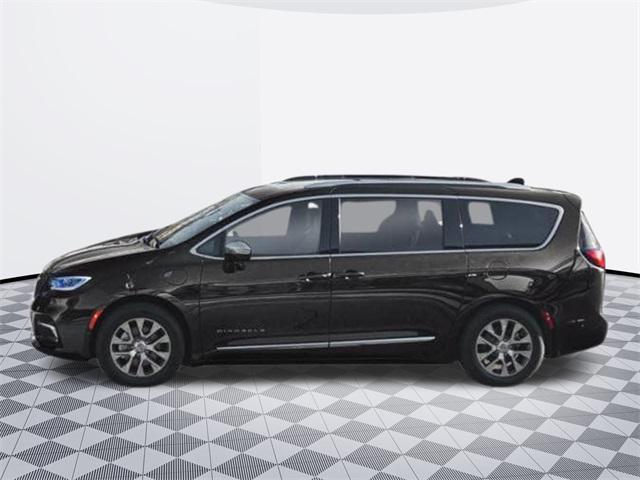 new 2025 Chrysler Pacifica Hybrid car, priced at $45,445