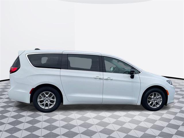 new 2024 Chrysler Pacifica car, priced at $40,314