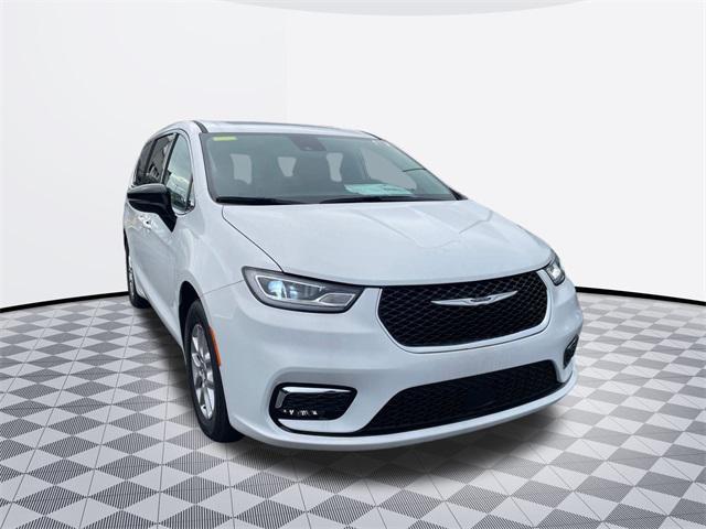 new 2024 Chrysler Pacifica car, priced at $40,314