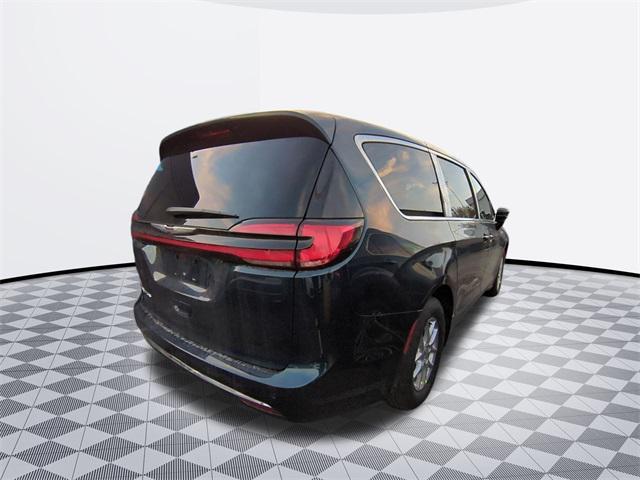 new 2025 Chrysler Pacifica car, priced at $45,628