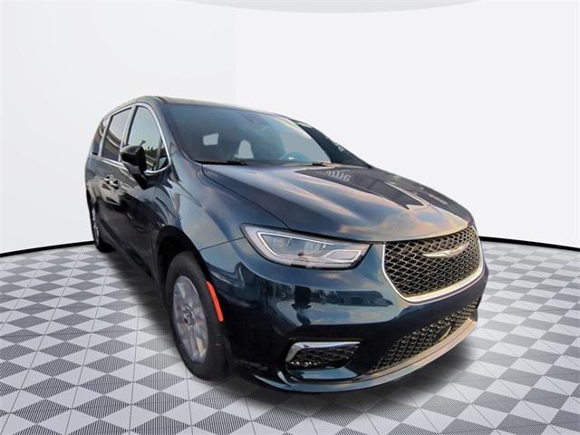 new 2025 Chrysler Pacifica car, priced at $45,628