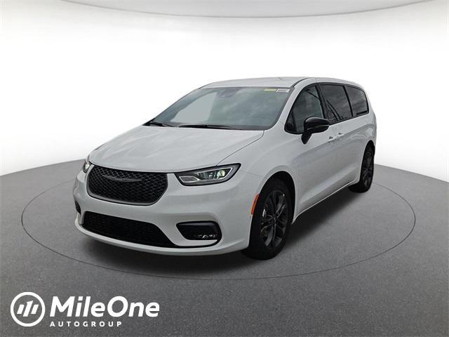 new 2026 Chrysler Pacifica car, priced at $42,250