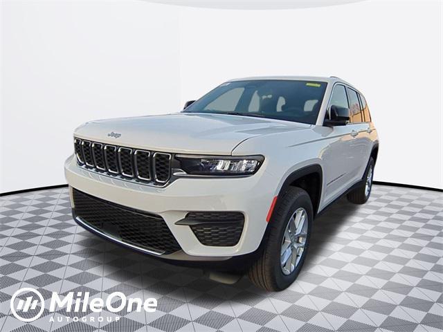 new 2025 Jeep Grand Cherokee car, priced at $39,996