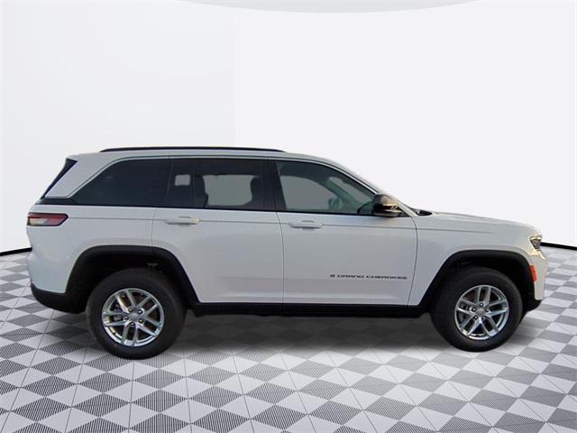 new 2025 Jeep Grand Cherokee car, priced at $39,996