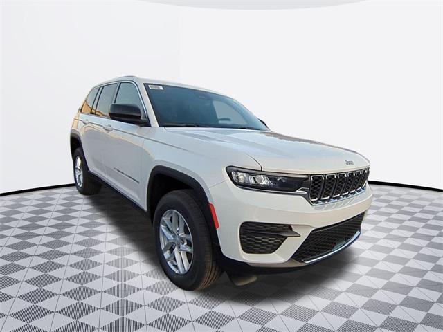 new 2025 Jeep Grand Cherokee car, priced at $39,996