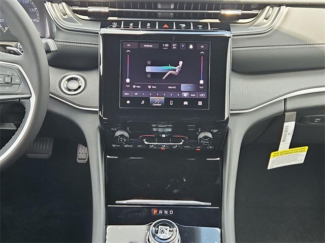 new 2025 Jeep Grand Cherokee car, priced at $33,115