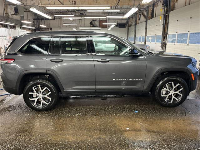 new 2025 Jeep Grand Cherokee car, priced at $41,742