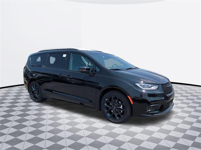 new 2025 Chrysler Pacifica car, priced at $51,156