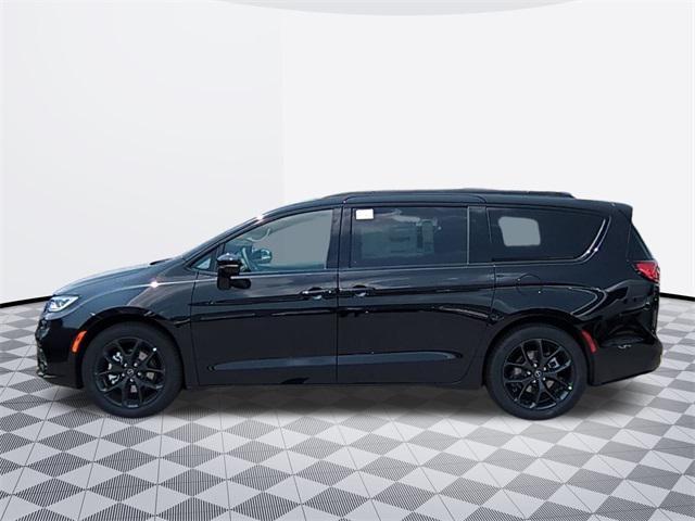 new 2025 Chrysler Pacifica car, priced at $51,156