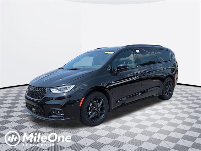 new 2025 Chrysler Pacifica car, priced at $51,156