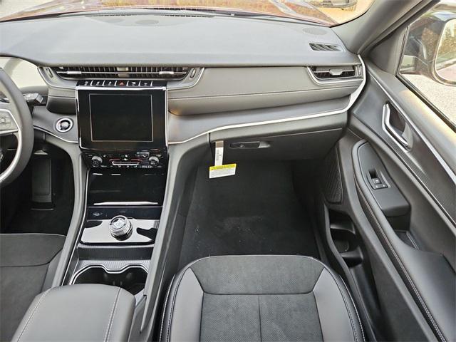 new 2025 Jeep Grand Cherokee car, priced at $44,159