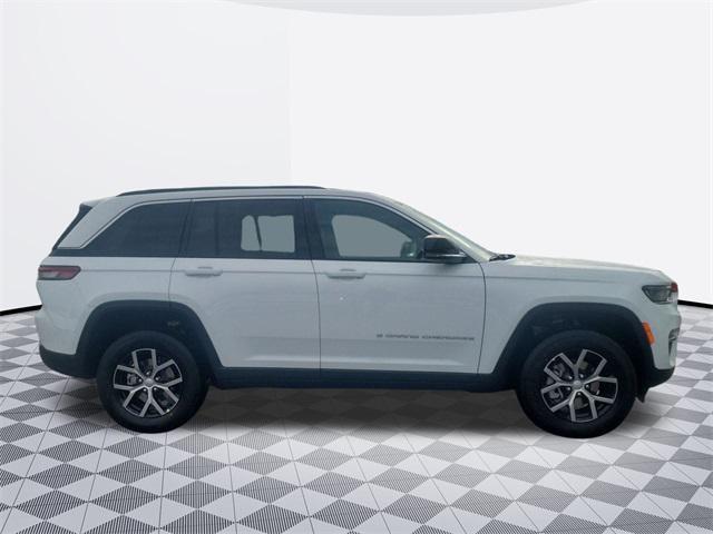 new 2025 Jeep Grand Cherokee car, priced at $49,215